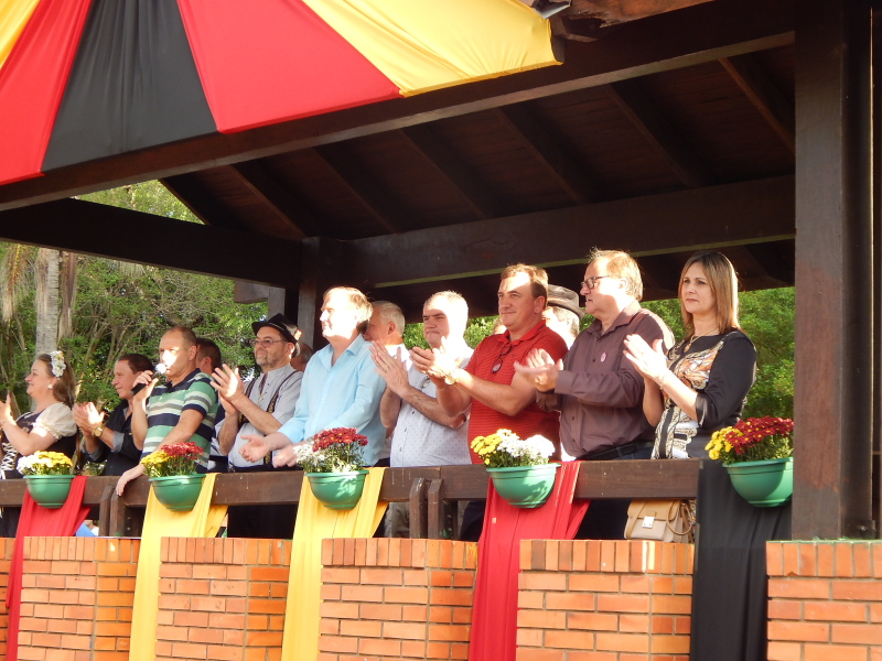PREFEITO PRESTIGIA SOLENIDADE DE ABERTURA DA 23ª OKTOBERFEST MISSÕES