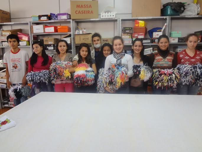 O TRABALHO REALIZADO COM GRUPOS ATENDIDOS NO CRAS