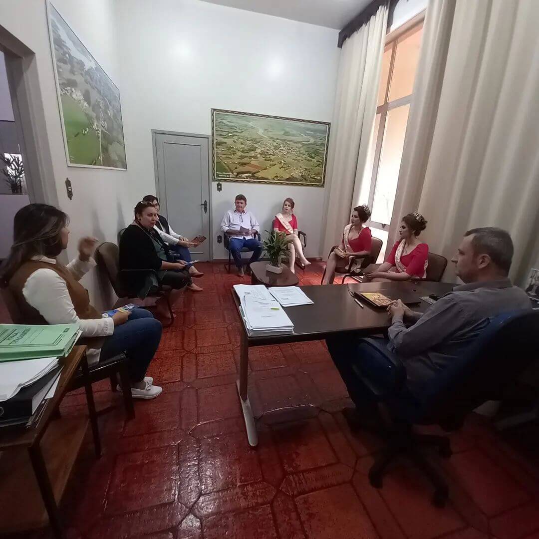 PREFEITO MUNICIPAL RECEBE SOBERANAS DE SALVADOR DAS MISSÕES