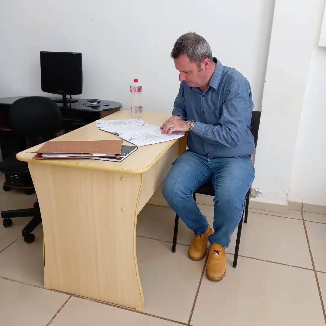 MAIS UMA EMPRESA ASSINA ESCRITURA PÚBLICA DE CONCESSÃO DE LOTES NO DISTRITO INDUSTRIAL