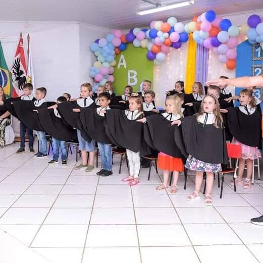 A PRIMEIRA ETAPA DA VIDA ESCOLAR CELEBRADA COM MUITO AMOR NAS ESCOLAS MUNICIPAIS