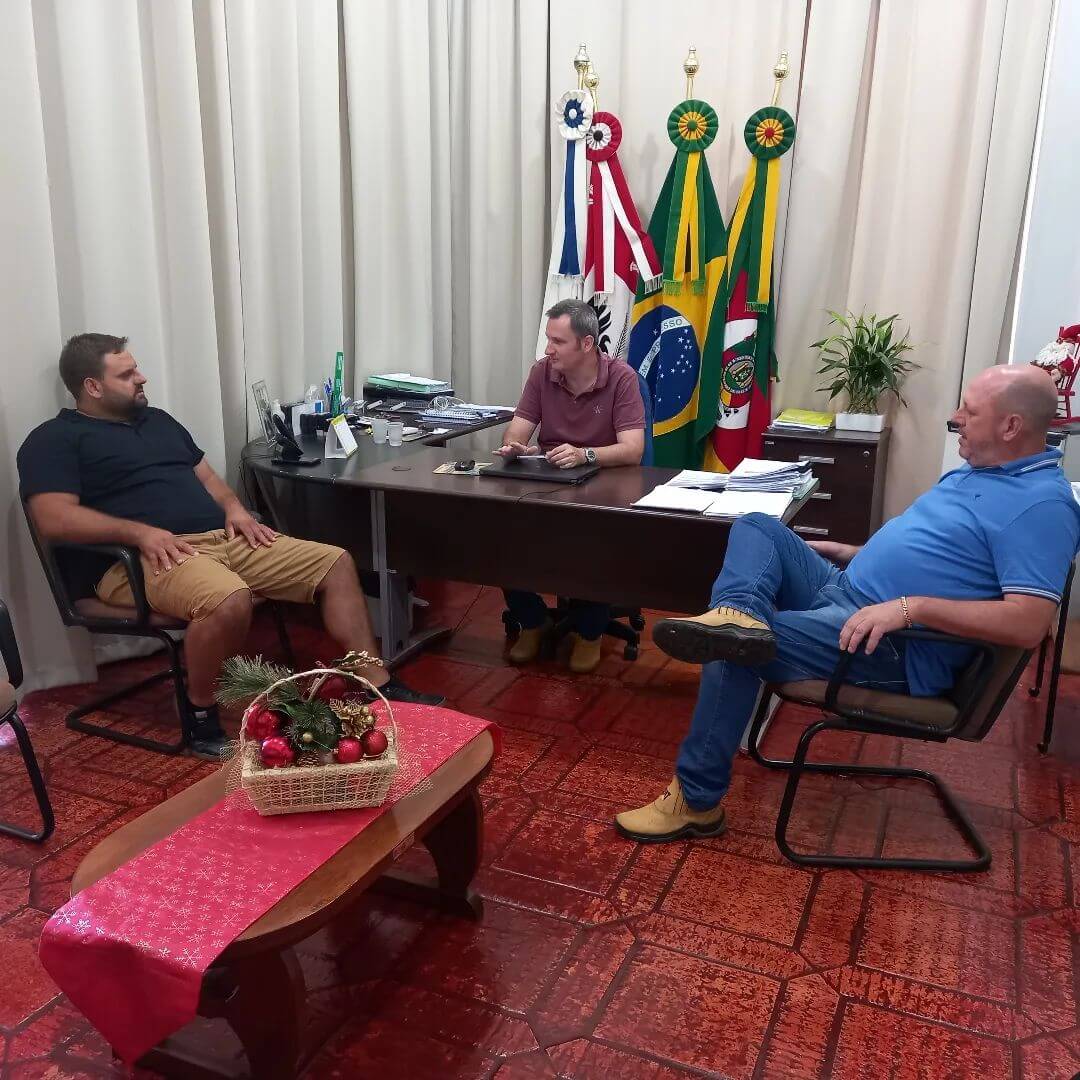 NOVO PRESIDENTE DA CÂMARA MUNICIPAL DE VEREADORES VISITA EXECUTIVO MUNICIPAL