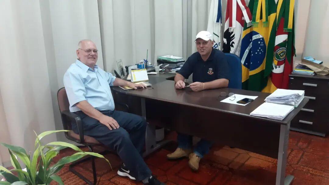 PREFEITO EM EXERCÍCIO RECEBE VISITA PARLAMENTAR