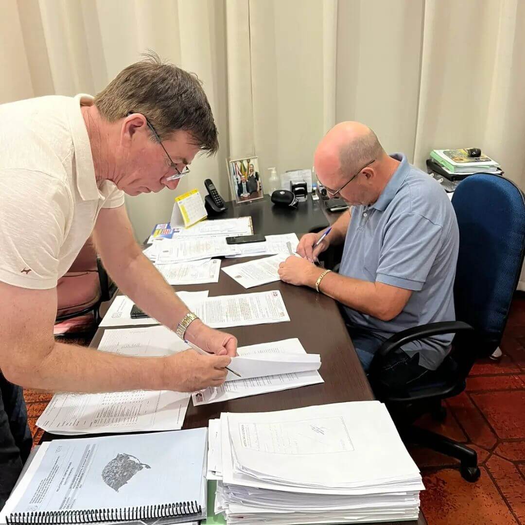 MUNICÍPIO ASSINA CONTRATO PARA PAVIMENTAÇÃO ASFÁLTICA