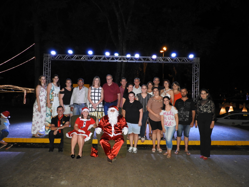 SHOW DE FOGOS, CHEGADA DO PAPAI NOEL E ATRAÇÕES MUSICAIS GARANTIRAM SUCESSO DE MAIS UMA NOITE DE NATAL 