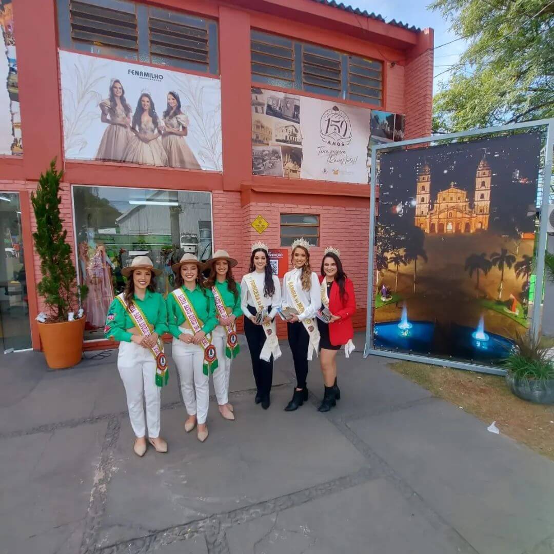 SOBERANAS DE ROQUE GONZALES DIVULGAM MUNICÍPIO NA FENAMILHO INTERNACIONAL 2023