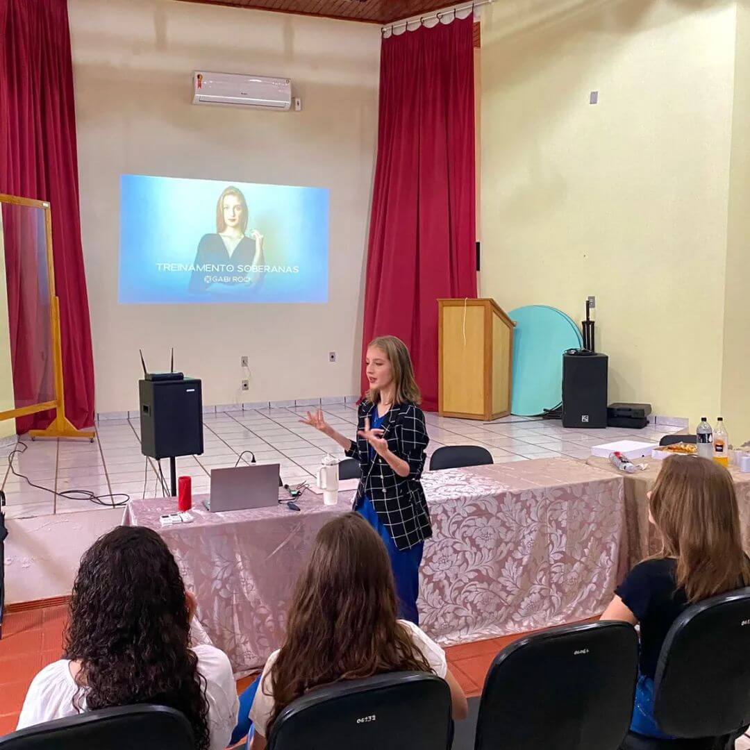 CANDIDATAS ÀS SOBERANAS DE ROQUE GONZALES PARTICIPAM DE TREINAMENTO