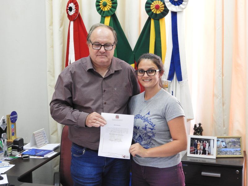 PREFEITO NOMEIA NOVOS SERVIDORES 