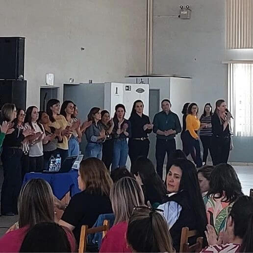 PROFESSORES DA REDE MUNICIPAL DE ENSINO RECEBEM FORMAÇÃO PEDAGÓGICA