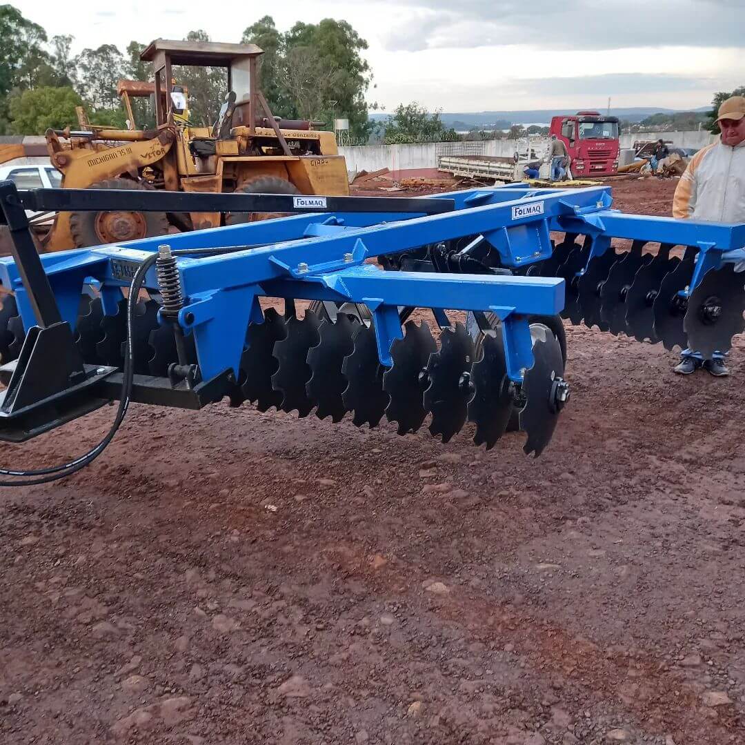MUNICÍPIO FAZ ENTREGA DE EQUIPAMENTOS AGRÍCOLAS PARA AS COMUNIDADES
