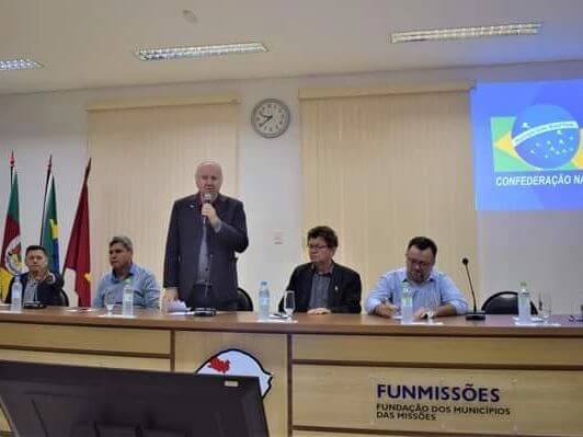 ENCONTRO COM PRESIDENTE DA CNM NA CIDADE DE CERRO LARGO