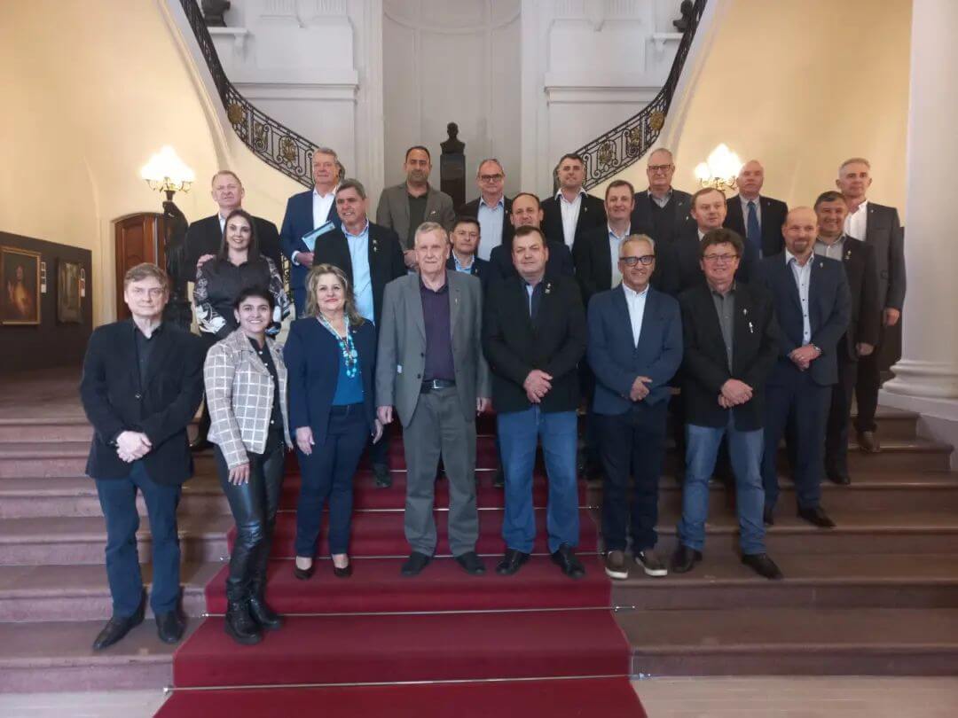 PREFEITOS MISSIONEIROS REALIZAM VIAJEM À CAPITAL GAÚCHA