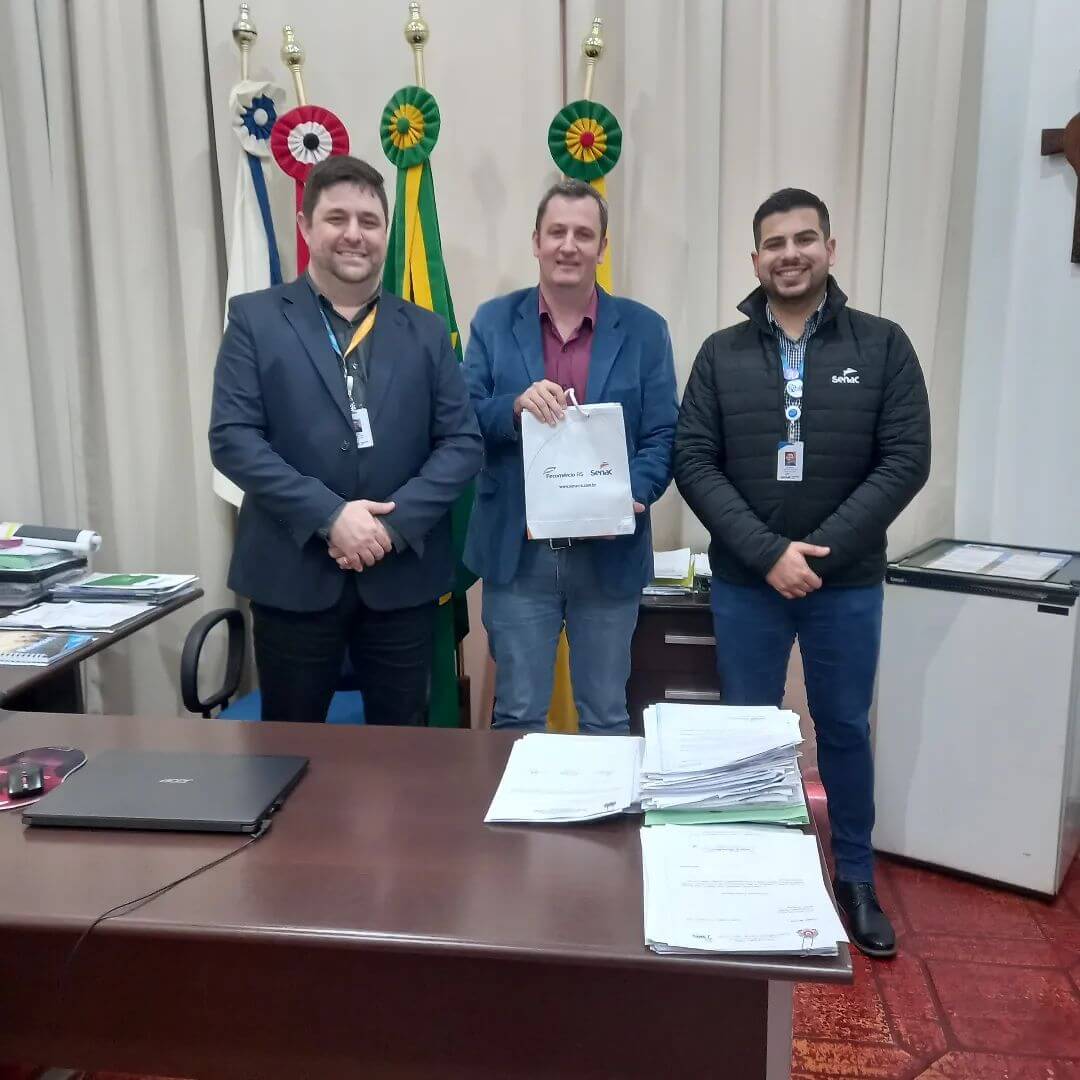 PREFEITO RECEBE NOVO DIRETOR DO SENAC SÃO LUIZ GONZAGA