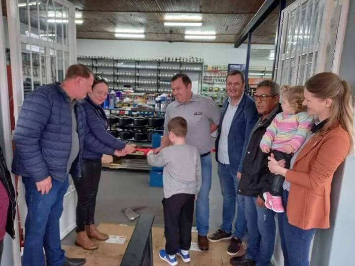 ADMINISTRAÇÃO MUNICIPAL PARTICIPA DA INAUGURAÇÃO DA EMPRESA COMETA