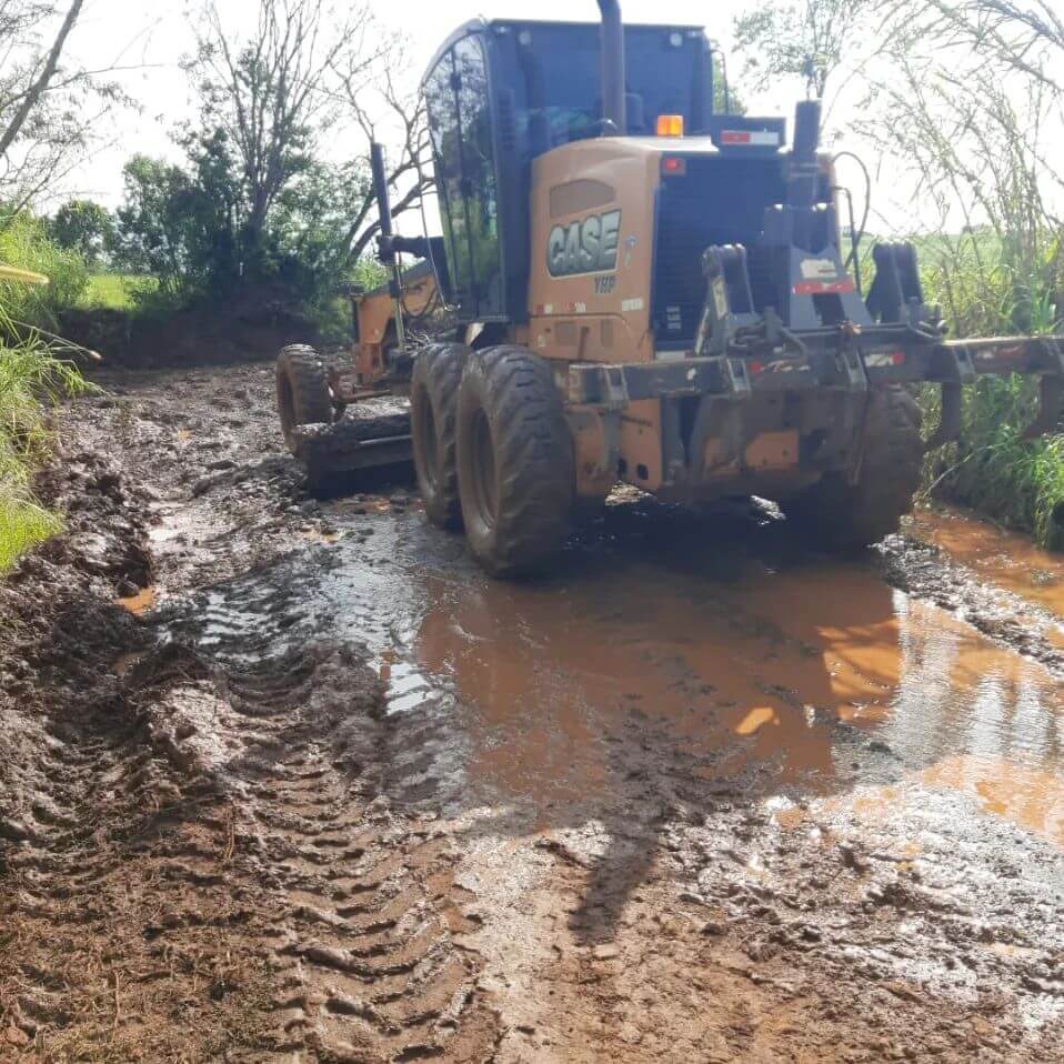 PREFEITURA TRABALHA NO CONSERTO DAS ESTRADAS DANIFICADAS PELAS CHUVAS