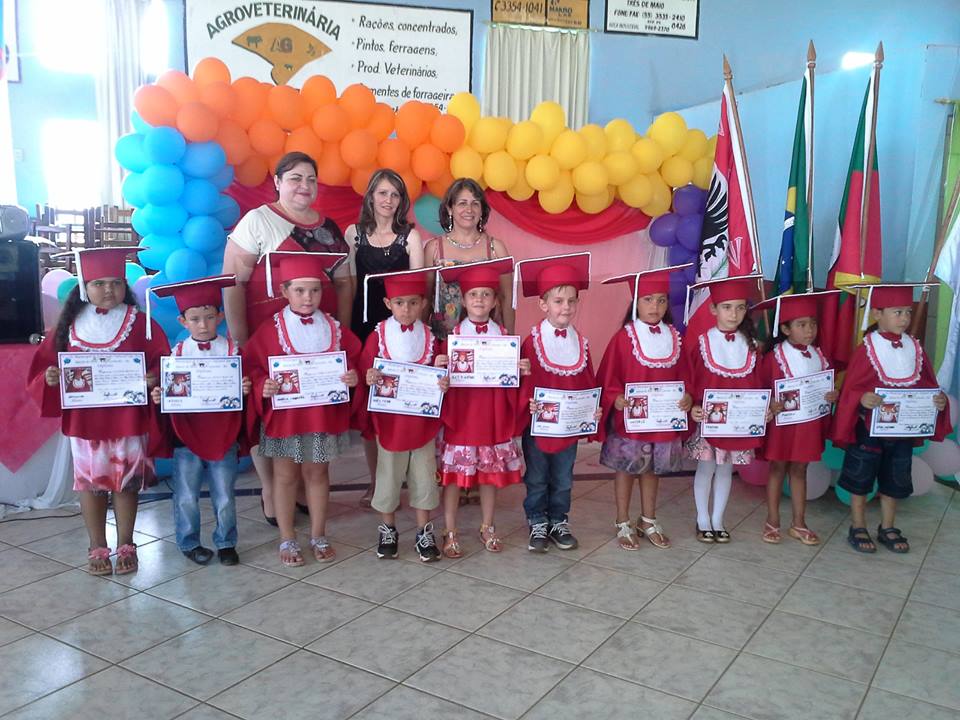 FORMATURA DAS ESCOLAS MUNICIPAIS DE ROQUE GONZALES.
