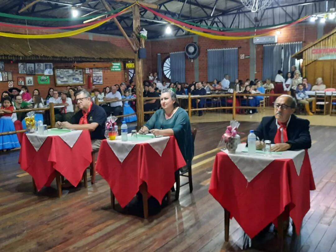 A MÚSICA E A POESIA GAÚCHA EVIDENCIADAS EM MAIS UM FESTIVAL ESTUDANTIL