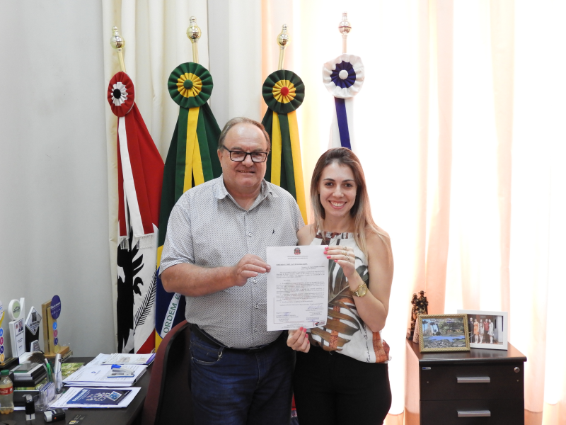 PREFEITO NOMEIA SERVIDORES APROVADOS NO CONCURSO