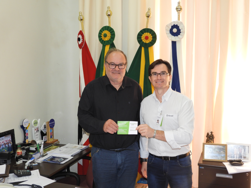 PREFEITO RECEBE VISITA DO GERENTE DO SICREDI AGENCIA DE ROQUE GONZALES