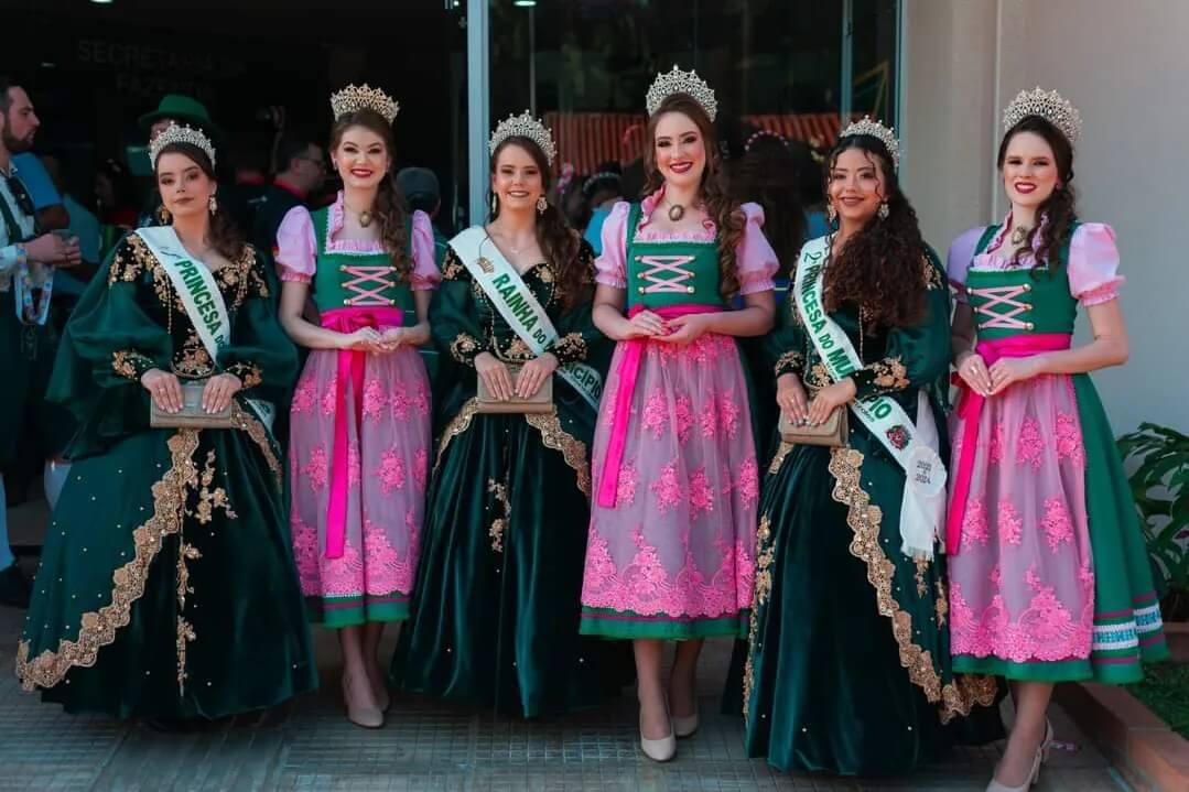 ROQUE GONZALES PARTICIPA DA CARREATA DA ALEGRIA NA OKTOBERFEST MISSÕES