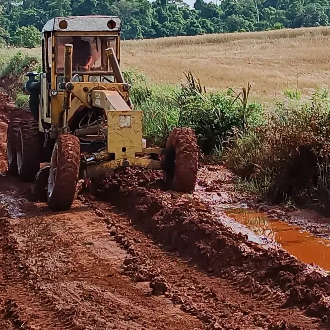 SECRETARIA DE OBRAS TRABALHOU NO FINAL DE SEMANA PARA RECUPERAR AS ESTRADAS APÓS FORTES CHUVAS