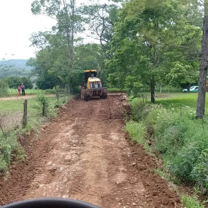 SECRETARIA DE OBRAS SEGUE COM OS TRABALHOS DE RECUPERAÇÃO DE ESTRADAS