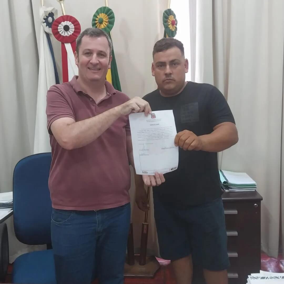 NOVOS SERVIDORES MUNICIPAIS SÃO NOMEADOS