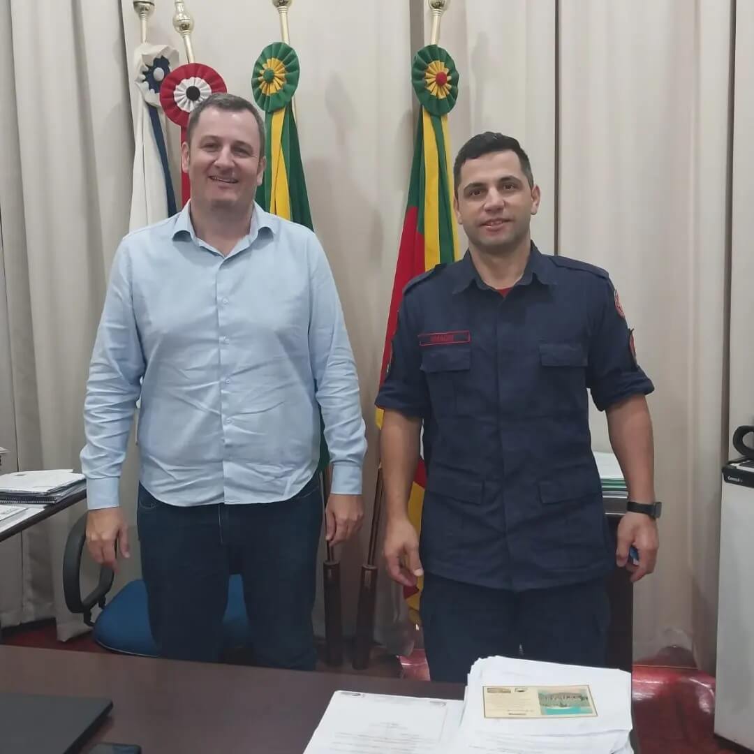 PREFEITO RECEBE O NOVO COMANDANTE DO CORPO DE BOMBEIROS DE SÃO LUIZ GONZAGA