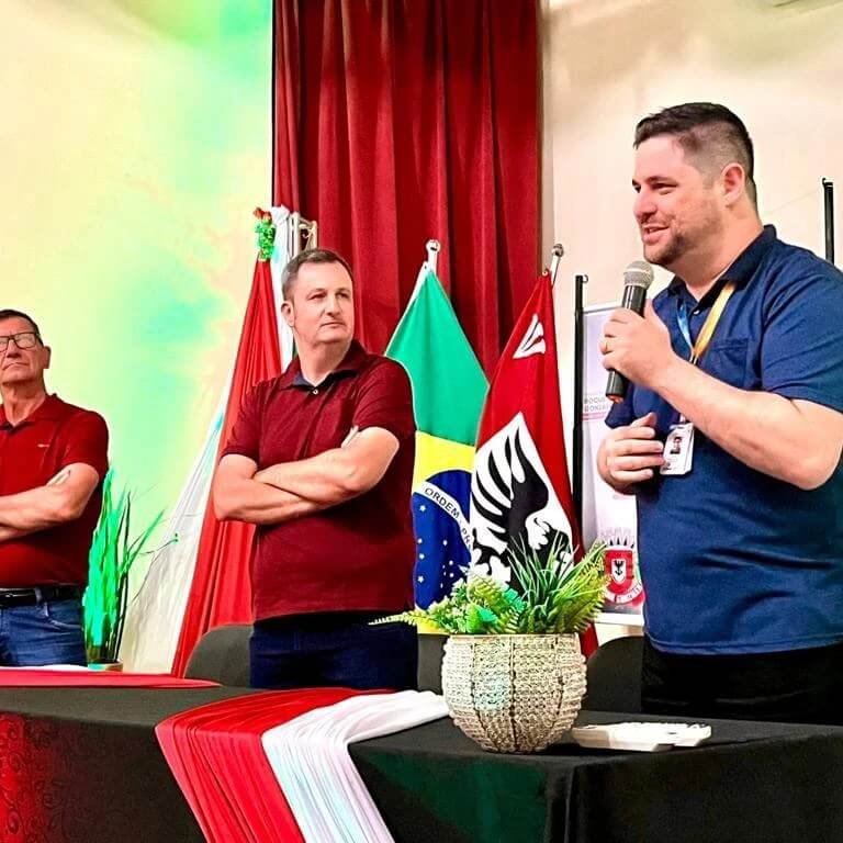 PREFEITURA REALIZOU FORMATURA DE CURSO PROFISSIONALIZANTE