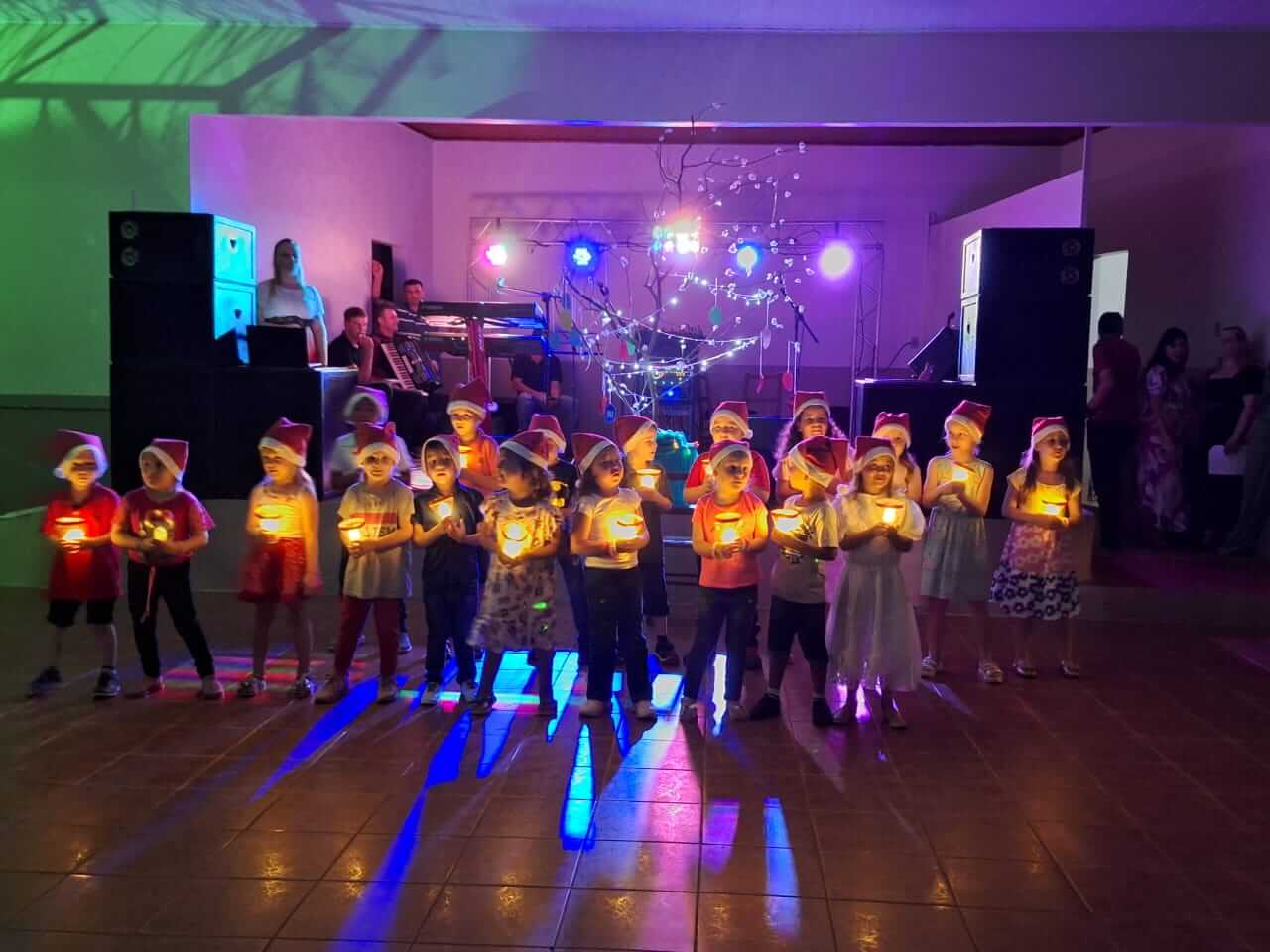 NATAL LUZ DOS ANJOS ENCANTA A TODOS COM ESPETÁCULO DE LUZES E MAGIA