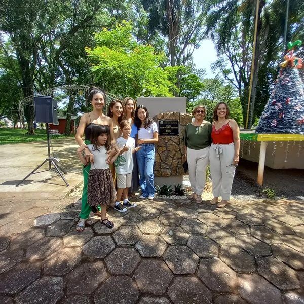ROQUE GONZALES RENOMEIA SUA PRAÇA DA MATRIZ