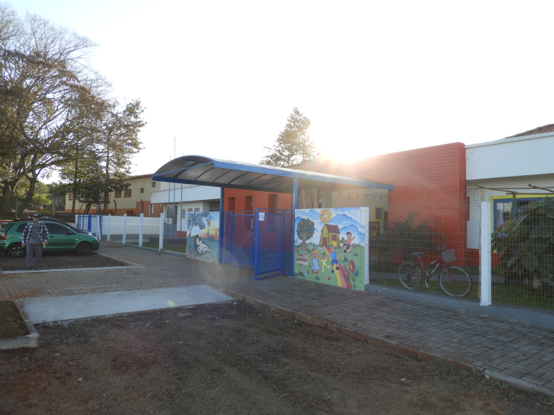 CONCLUÍDA INSTALAÇÃO DE TOLDO NA EMEI MENINO JESUS