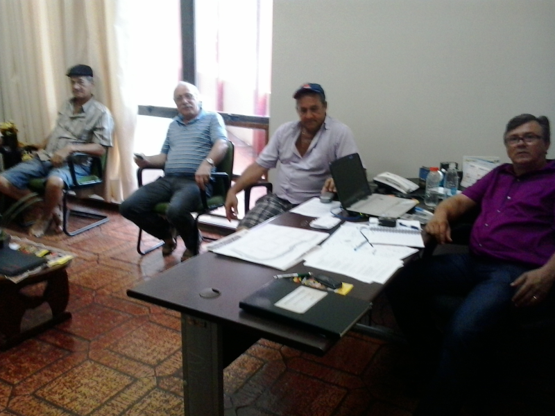 FAMÍLIA CAYE REÚNE-SE COM EXECUTIVO MUNICIPAL.