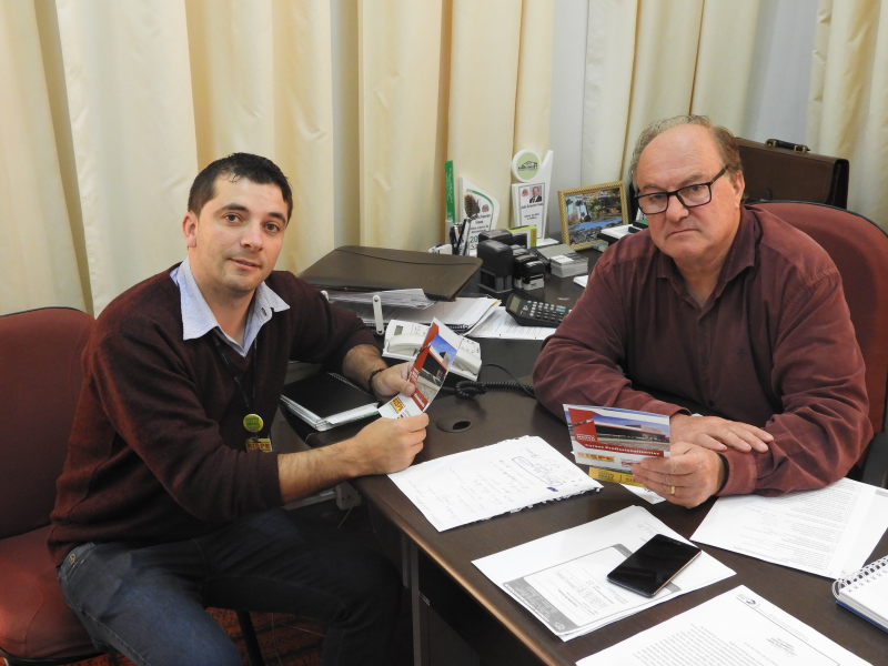 PREFEITO RECEBE REPRESENTANTE DA SISPE CURSOS PROFISSIONALIZANTES