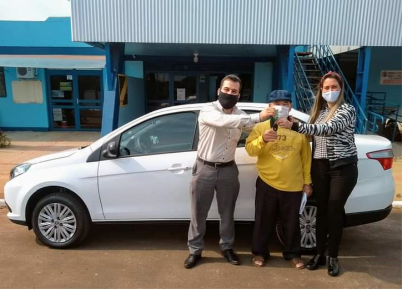 Assistência Social recebe carro 0 km