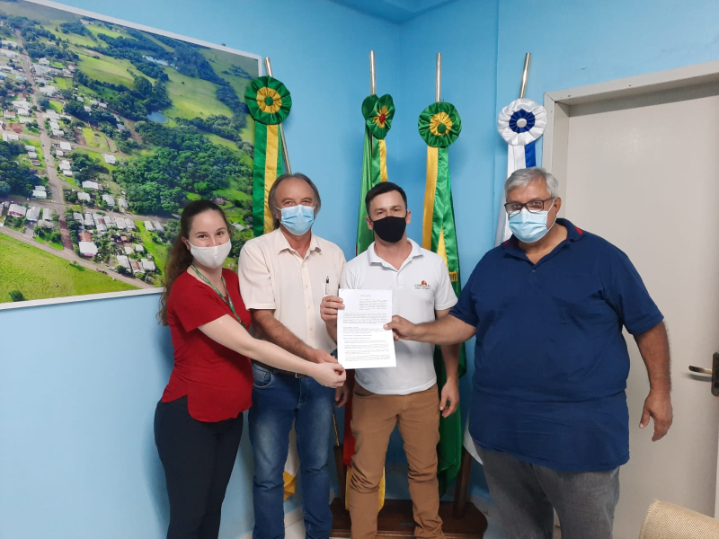 MUNICÍPIO ASSINA CONVÊNIO COM A CRESOL PARA CONSIGNADOS 