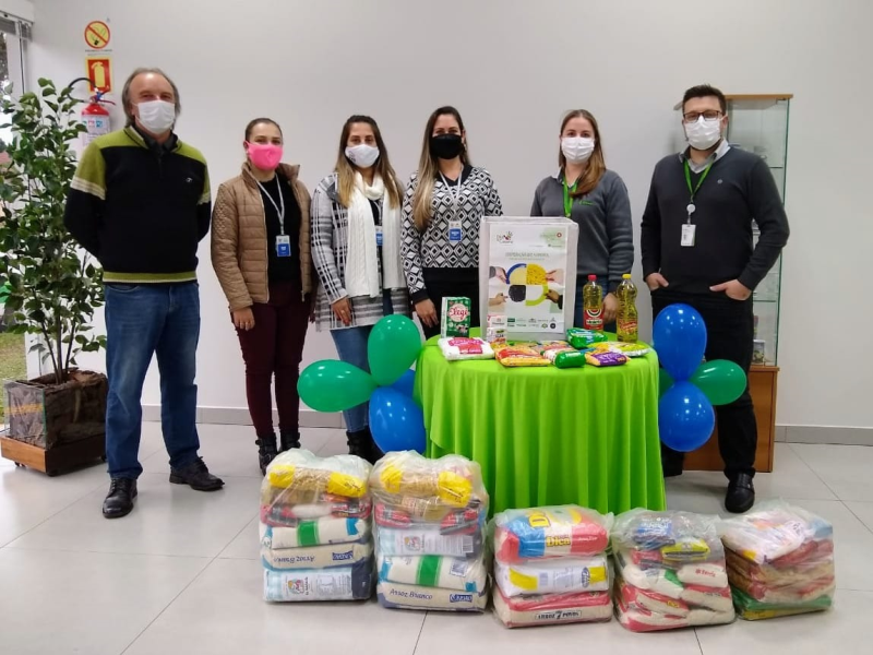 SICREDI DOA CESTAS PARA O MUNÍCIPIO
