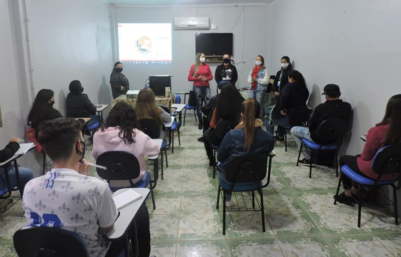 Curso profissionalizante com o GRUPO GERAÇÃO JOVEM