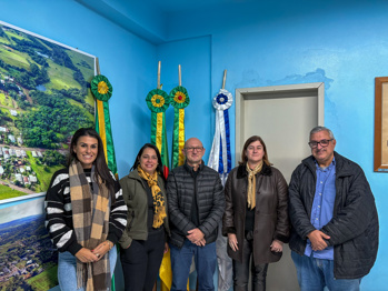 <p>Prefeito Municipal recebe promotoria regional do meio ambiente da bacia hidrogr&aacute;fica do Rio Iju&iacute;&nbsp;</p>