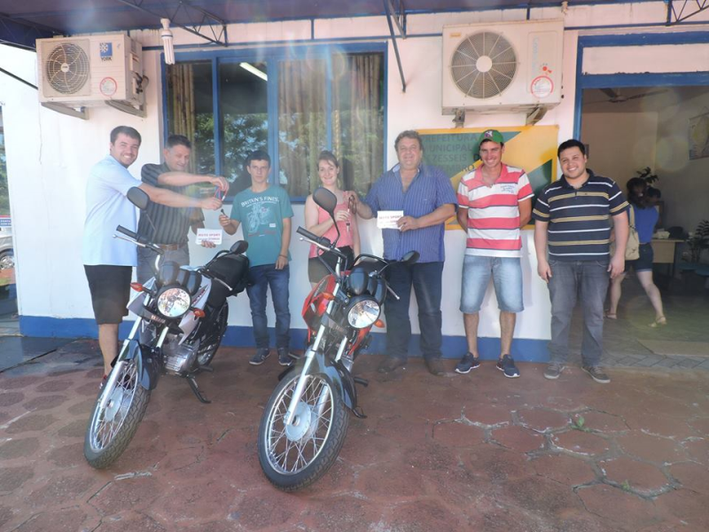 Entrega das motos do Bolão de Prêmios da prefeitura e do Comércio Local.
