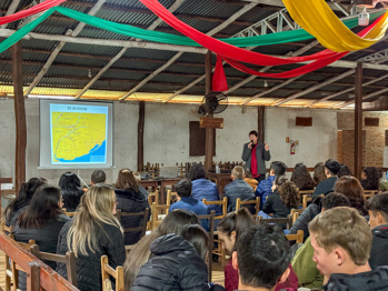 <p>PALESTRA ALUSIVA AOS 400 ANOS DAS MISS&Otilde;ES JESU&Iacute;TICAS GUARANIS RE&Uacute;NE ESTUDANTES E PROFESSORES</p>