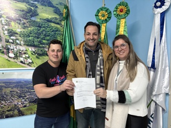 <p>SA&Uacute;DE MUNICIPAL RECEBE R$ 100 MIL REAIS POR EMENDA DA DEPUTADA ANY ORTIZ&nbsp;</p>
