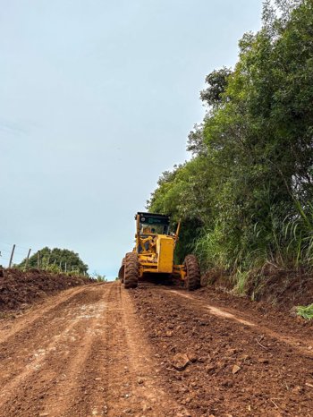 <p>MELHORIAS EM ESTRADAS&nbsp;</p>