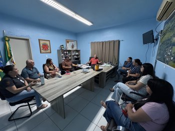 REUNIÃO DISCUTE ANDAMENTO DAS DECISÕES SOBRE A ESTIAGEM EM NOSSO MUNICÍPIO 