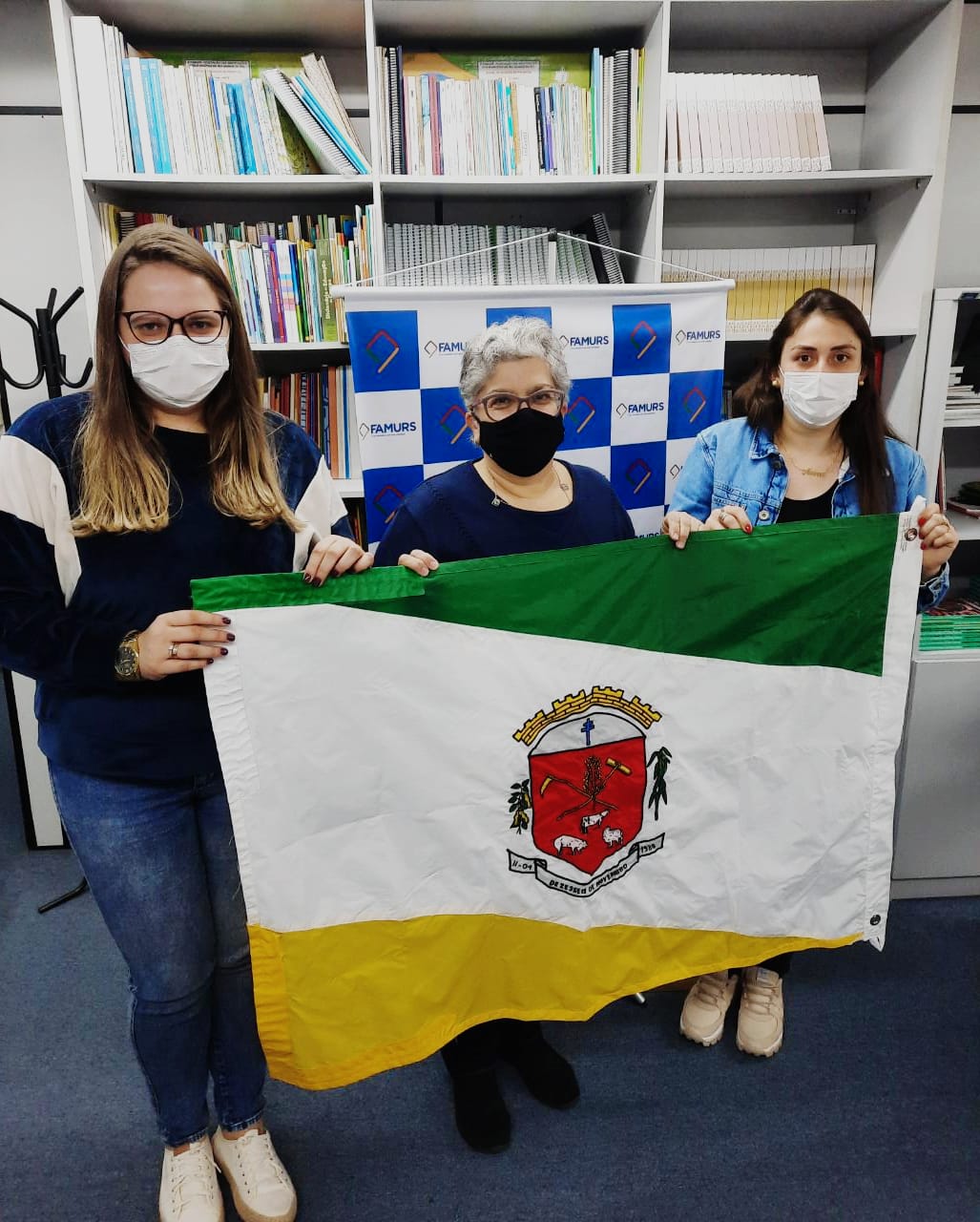 MUNICÍPIO ENVIA BANDEIRA PARA PROGRAMAÇÃO DO PANTHEON MUNICIPALISTA