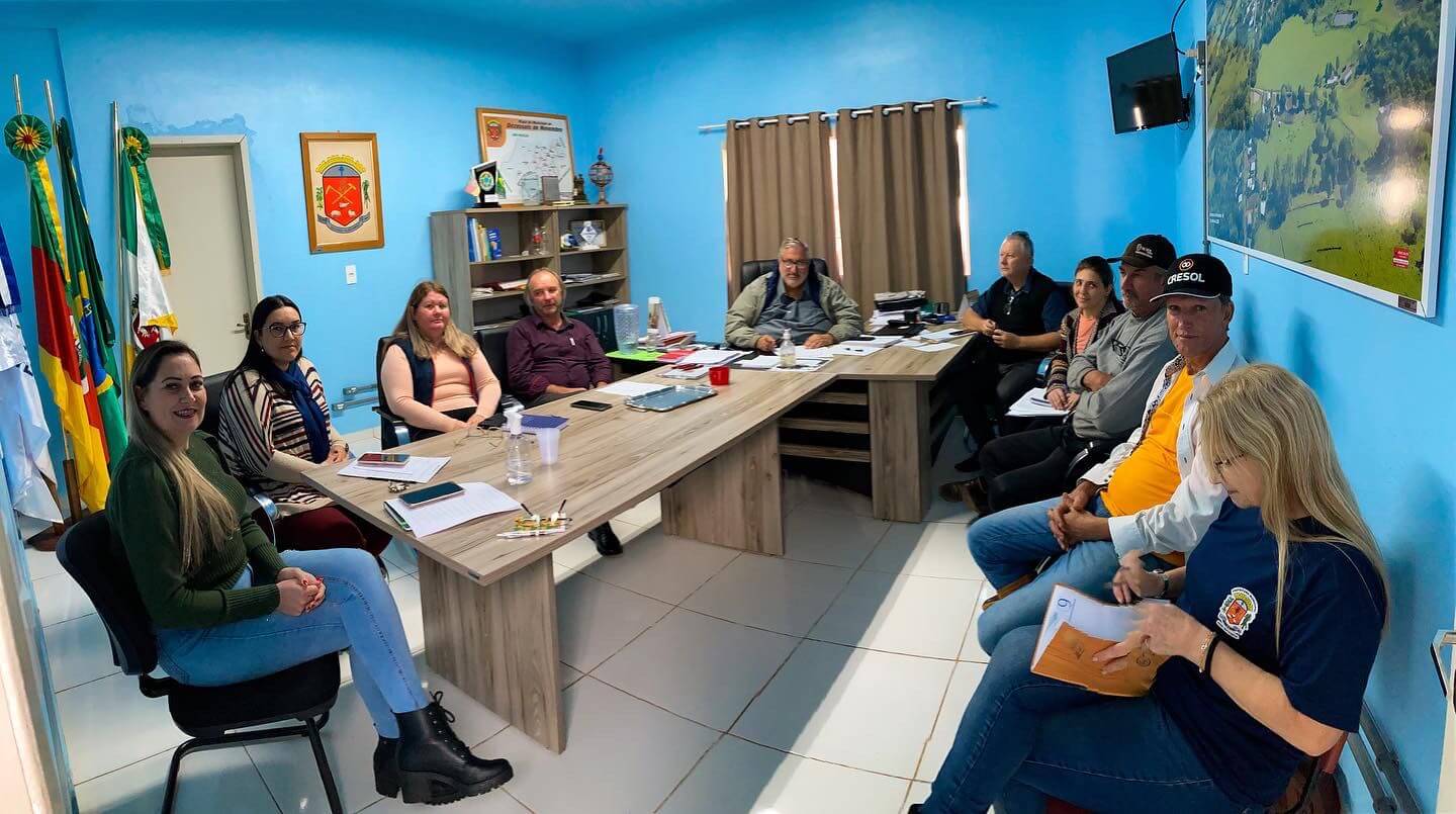 REUNIÃO NO GABINETE DO PREFEITO 