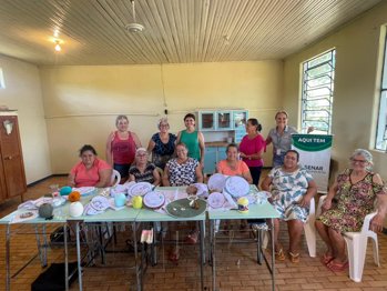 <p><strong>🎨 Curso de Artesanato e Bordados fortalece gera&ccedil;&atilde;o de renda na Barra do Ara&ccedil;&aacute;</strong></p>