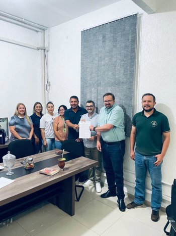 <p><strong>ADMINISTRA&Ccedil;&Atilde;O MUNICIPAL FIRMA CONV&Ecirc;NIO COM A MITRA PARA AQUISI&Ccedil;&Atilde;O DE AR-CONDICIONADO PARA O SAL&Atilde;O PAROQUIAL </strong></p>