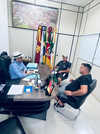 <p><strong>PREFEITO JO&Atilde;O ALBERTO SE RE&Uacute;NE COM COMISS&Atilde;O DO ESPORTE PARA DEFINIR CALEND&Aacute;RIO ESPORTIVO 2026</strong></p>
