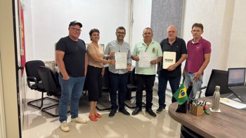 <p><strong>ROLADOR RECEBE EMENDA DE 150 MIL PARA SECRETARIA DE SA&Uacute;DE</strong></p>